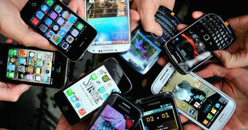 "Sin duda hay que prohibir los celulares en el colegio": Experto tecnológico da tajante advertencia